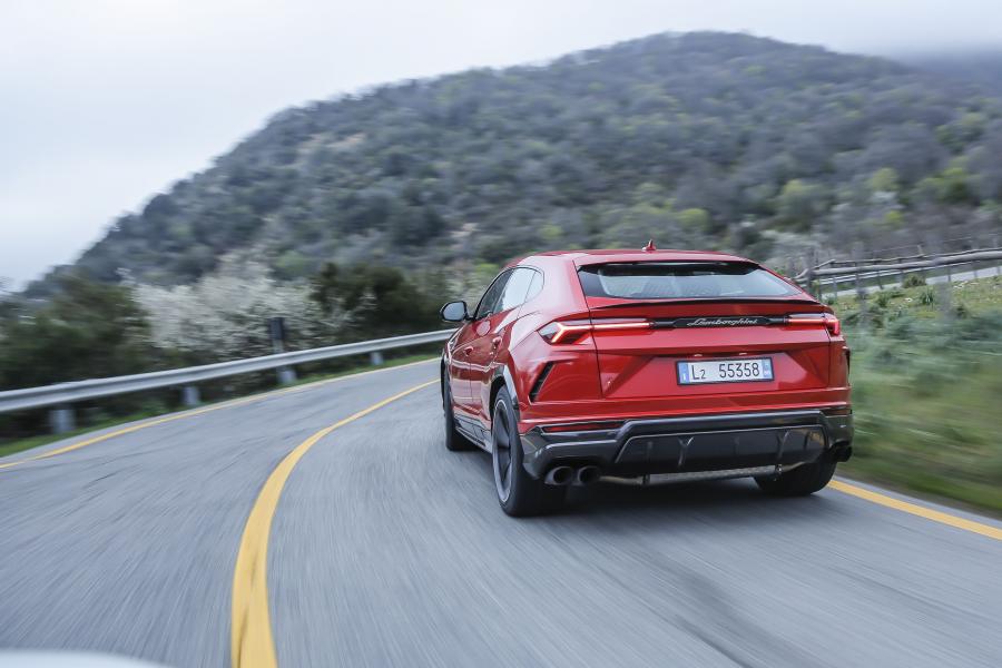  Lamborghini Urus Shiny Black Package 2018 года  (фото 28 из 40)